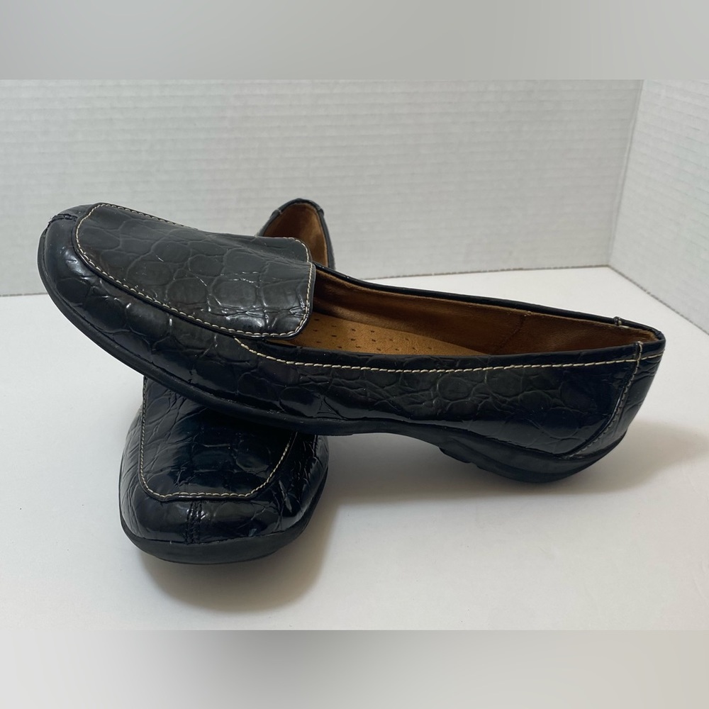 Natural Soul Black Croc-Embossed Loafers
